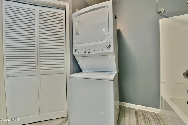 $3,000 | 10 Katherine Terrace, Clifton Park, NY 12065