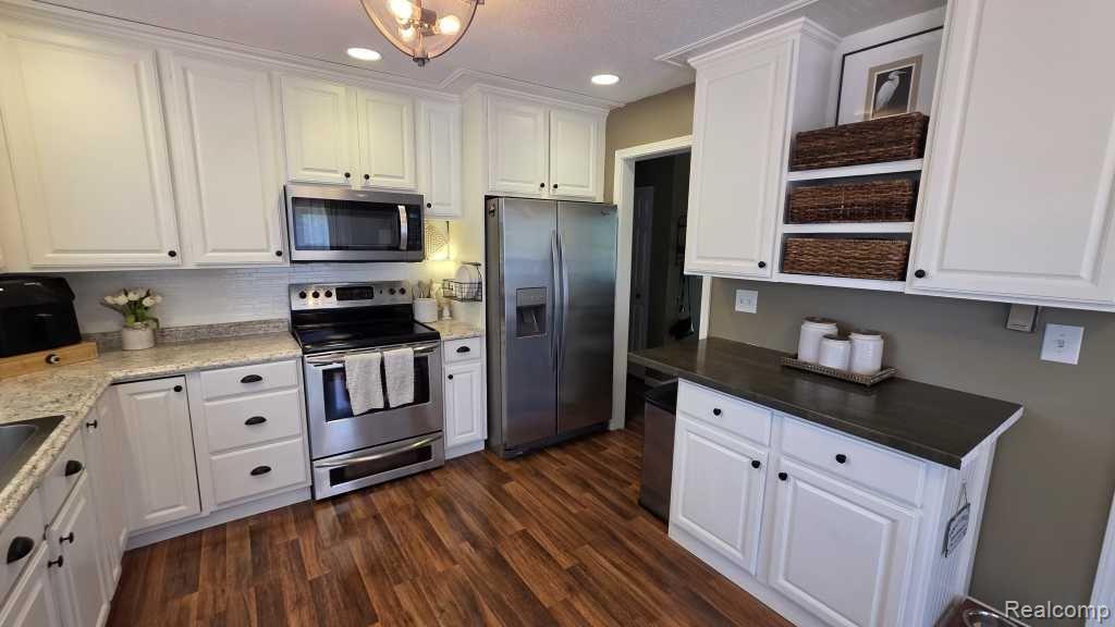 2201 Maple Grove Road Jackson, MI 49201 - Photo 4 of 21 2201-maple-grove-rd-03.jpg