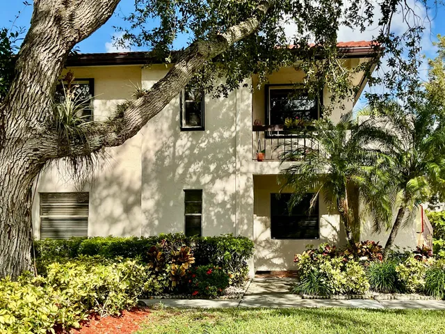 $295,000 | 7979 Eastlake Drive, Unit F, Boca Raton, FL 33433