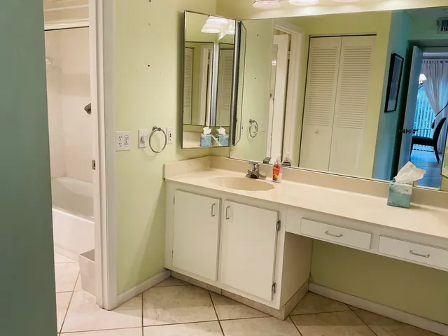$295,000 | 7979 Eastlake Drive, Unit F, Boca Raton, FL 33433