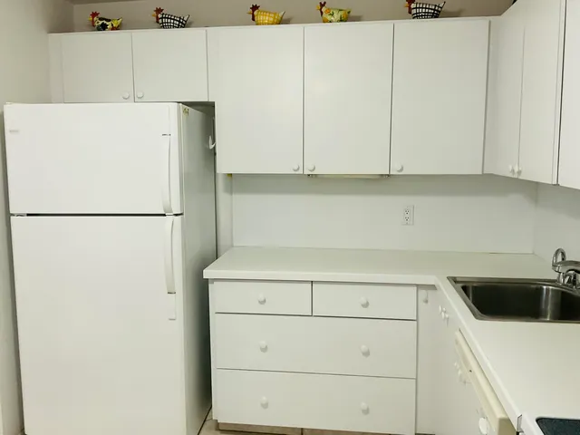 $295,000 | 7979 Eastlake Drive, Unit F, Boca Raton, FL 33433