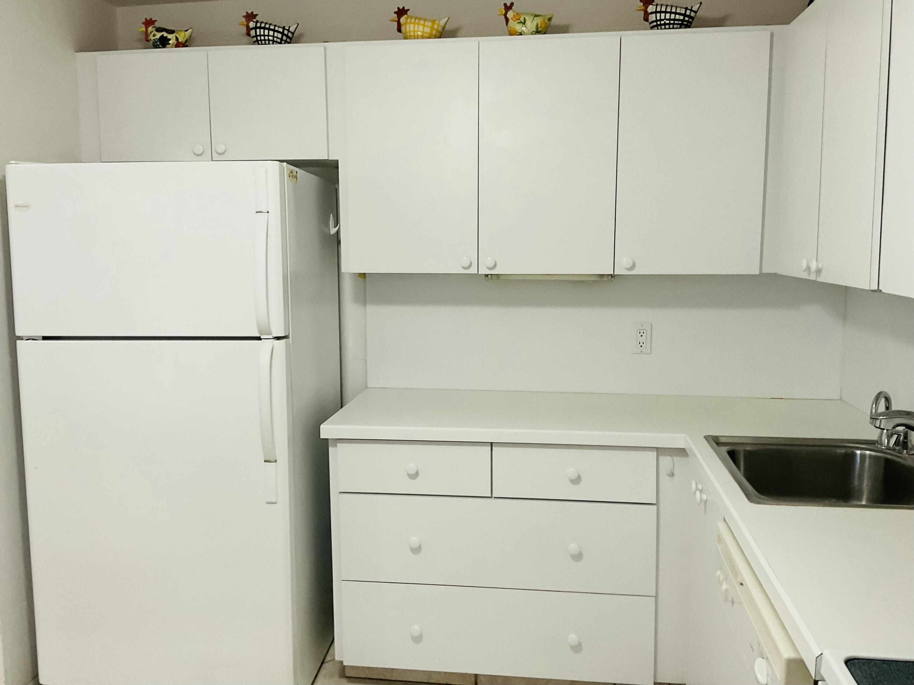 7979 Eastlake Drive, Unit F Boca Raton, FL 33433 - Photo 22 of 26 Kitchen