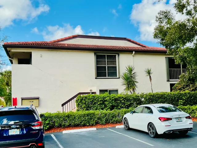 $295,000 | 7979 Eastlake Drive, Unit F, Boca Raton, FL 33433