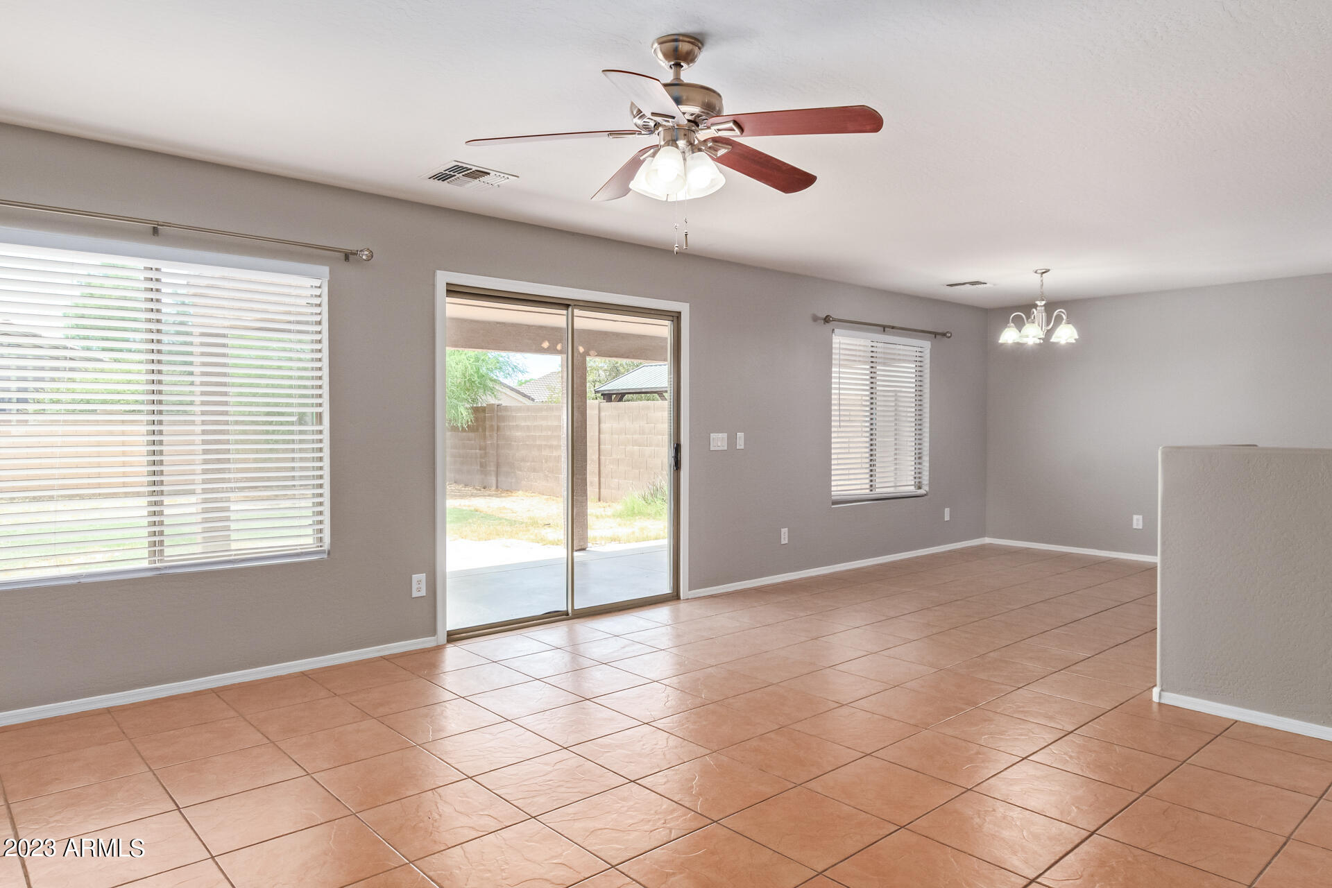 6733 East Refuge Road Florence, AZ 85132 - Photo 6 of 35 Family Room/Dining Area