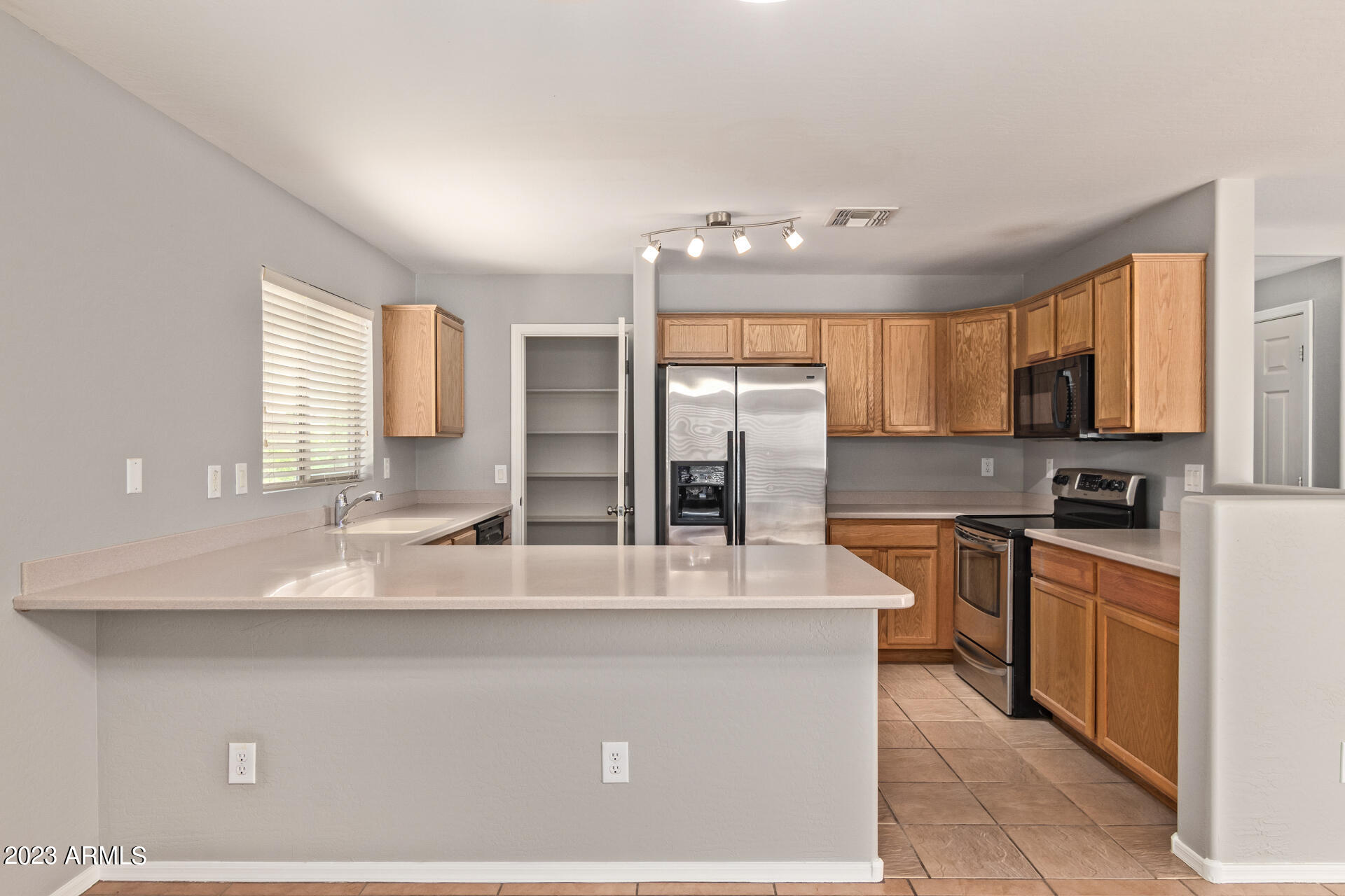 6733 East Refuge Road Florence, AZ 85132 - Photo 10 of 35 Kitchen