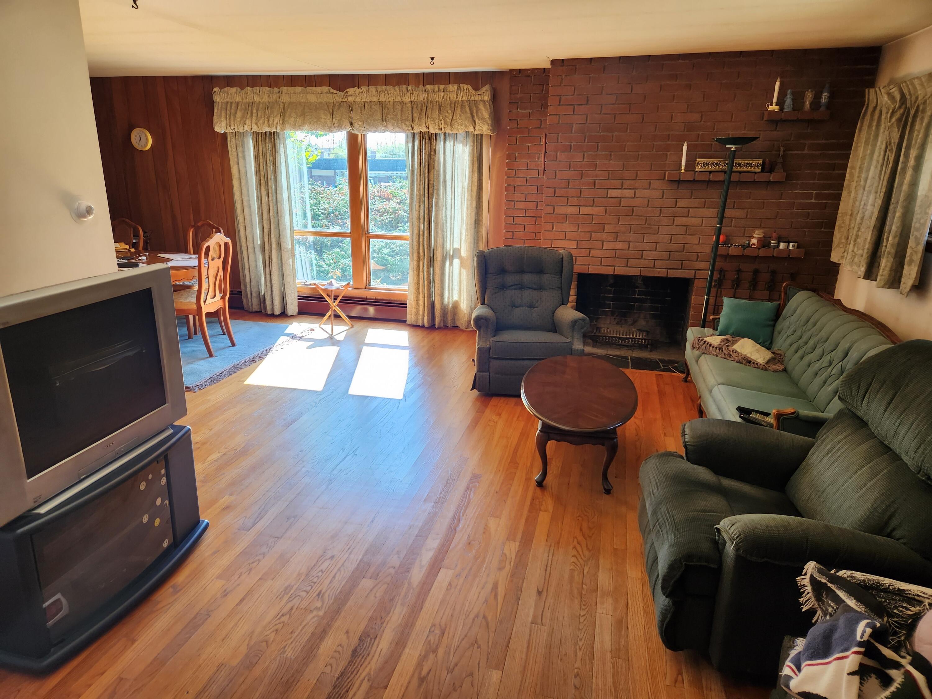 184 Tom Miller Road Plattsburgh, NY 12901 - Photo 4 of 5 184 Tom Miller - Living Room area
