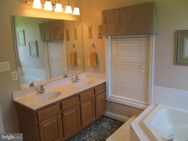 5406 Germantown Road Midland, VA 22728 - Photo 14 of 30 Bath (Master)