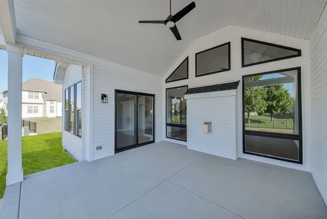 $1,189,900 | 28W165 Geneva Road, West Chicago, IL 60185