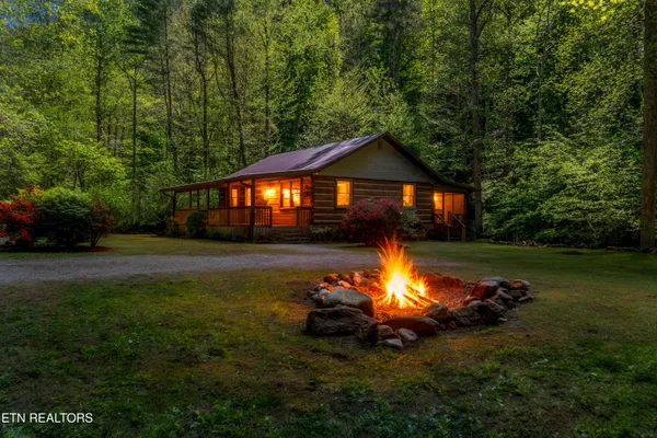 $499,900 | 1256 East Millers Cove Road, Walland, TN 37886