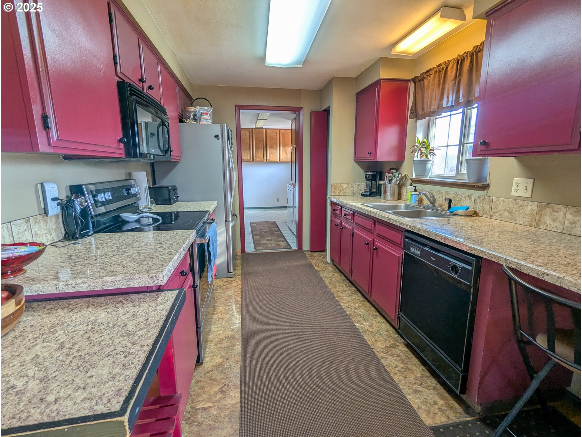 809 North 8th Avenue Elgin, OR 97827 - Photo 4 of 37