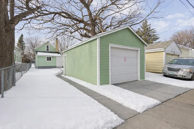 $249,900 | 844 North Howell Street, St. Paul, MN 55104
