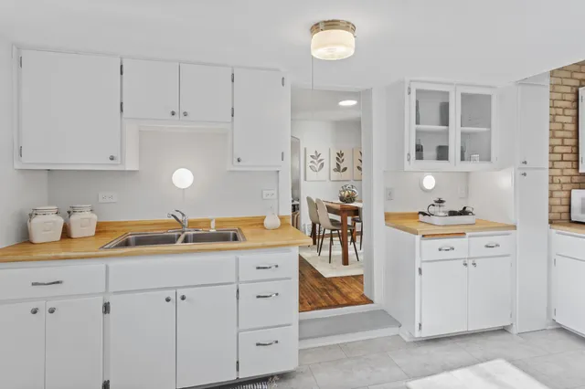 $249,900 | 844 North Howell Street, St. Paul, MN 55104