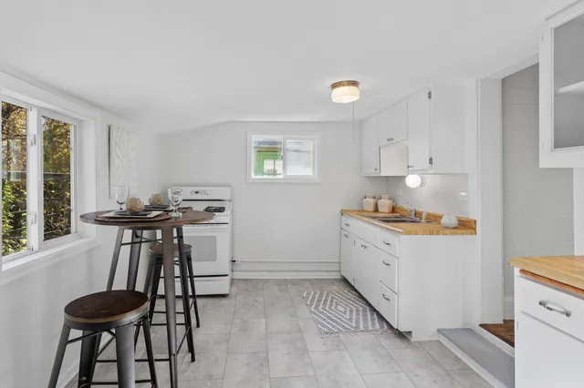 $249,900 | 844 North Howell Street, St. Paul, MN 55104