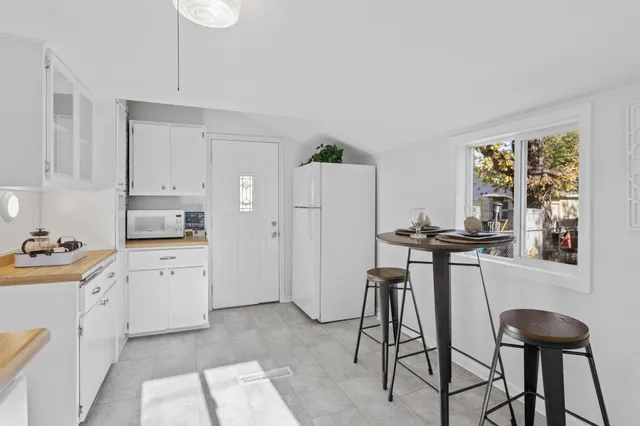 $249,900 | 844 North Howell Street, St. Paul, MN 55104