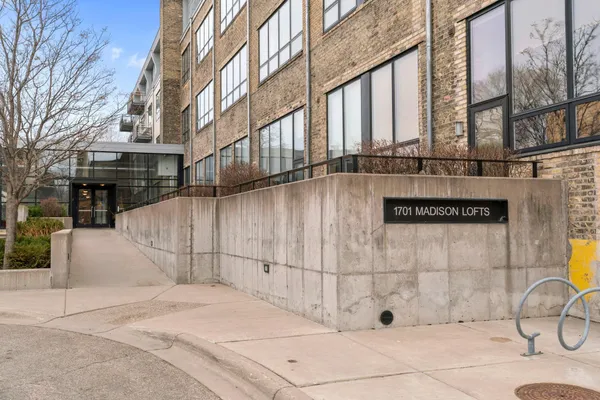$2,100 | 1701 Northeast Madison Street, Unit 103, Minneapolis, MN 55413
