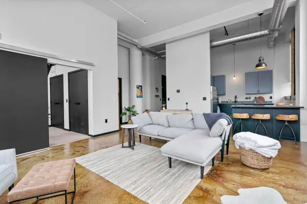$2,100 | 1701 Northeast Madison Street, Unit 103, Minneapolis, MN 55413