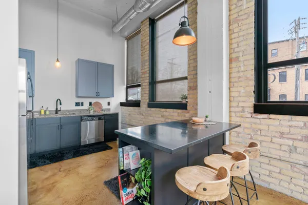 $2,100 | 1701 Northeast Madison Street, Unit 103, Minneapolis, MN 55413