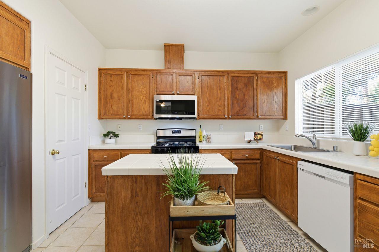 1439 Grey Hawk Way Santa Rosa, CA 95409 - Photo 12 of 37