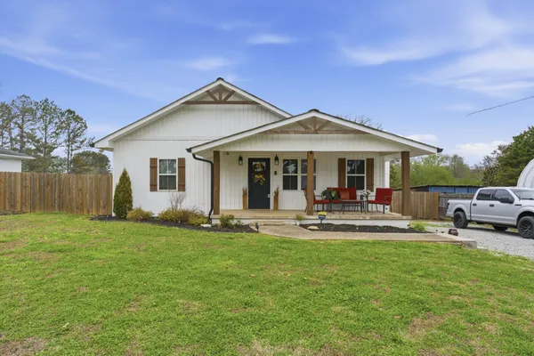 $350,000 | 411 2nd Avenue South, Loretto, TN 38469
