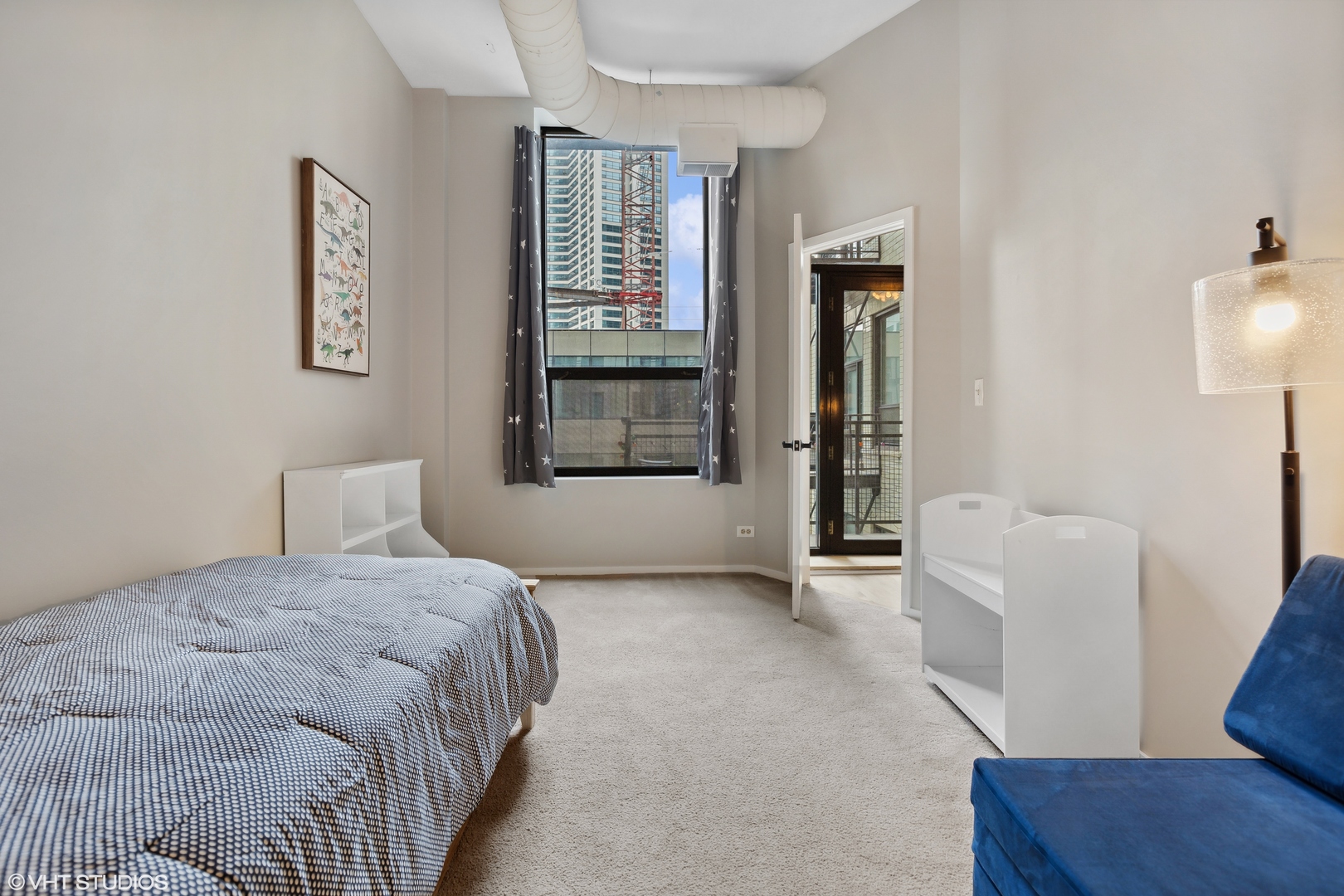 910 South Michigan Avenue, Unit 816 Chicago, IL 60605 - Photo 13 of 21 a bedroom with a large bed and a couch
