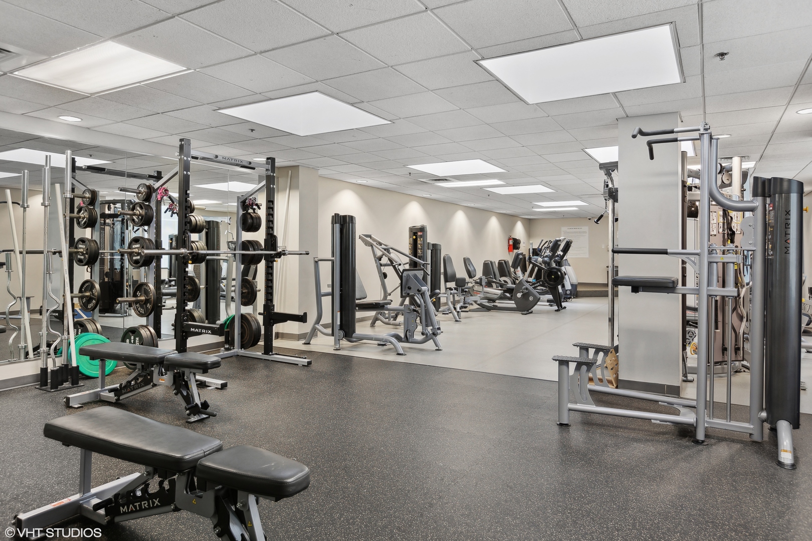910 South Michigan Avenue, Unit 816 Chicago, IL 60605 - Photo 17 of 21 a view of a room with gym equipment
