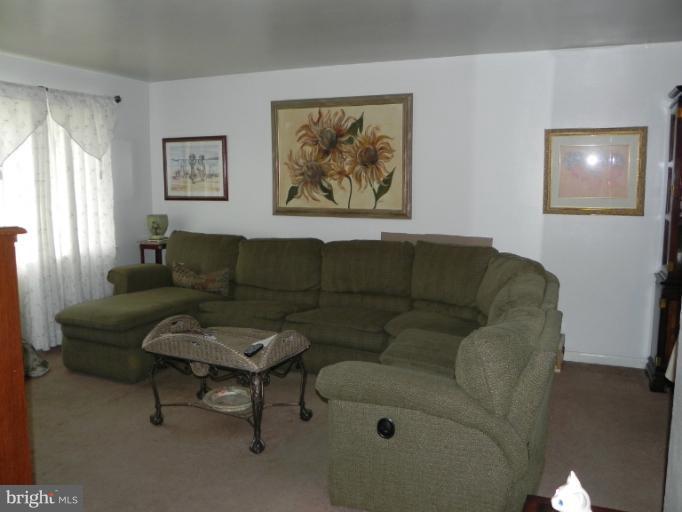 2612 Ritchie Road District Heights, MD 20747 - Photo 2 of 9 Living Room