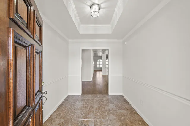 a view of an entryway with a livingroom