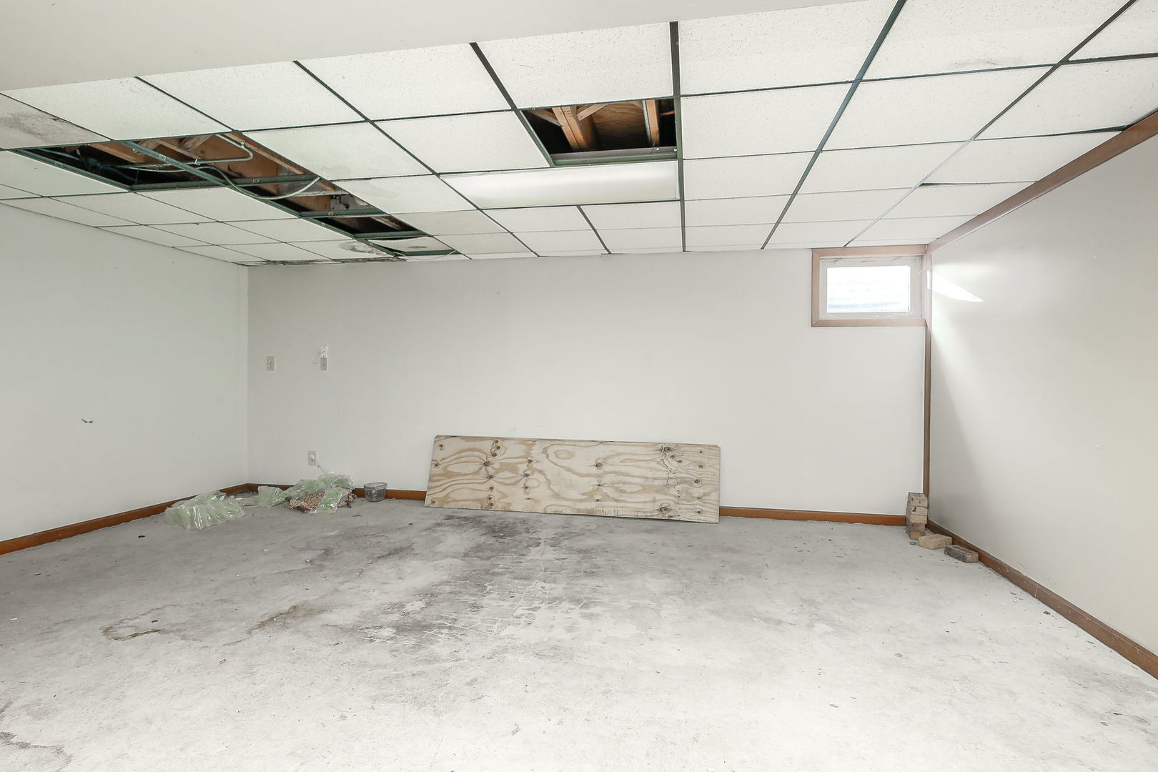 2011 Wagner Road Batavia, IL 60510 - Photo 17 of 29 a view of a room with a garage