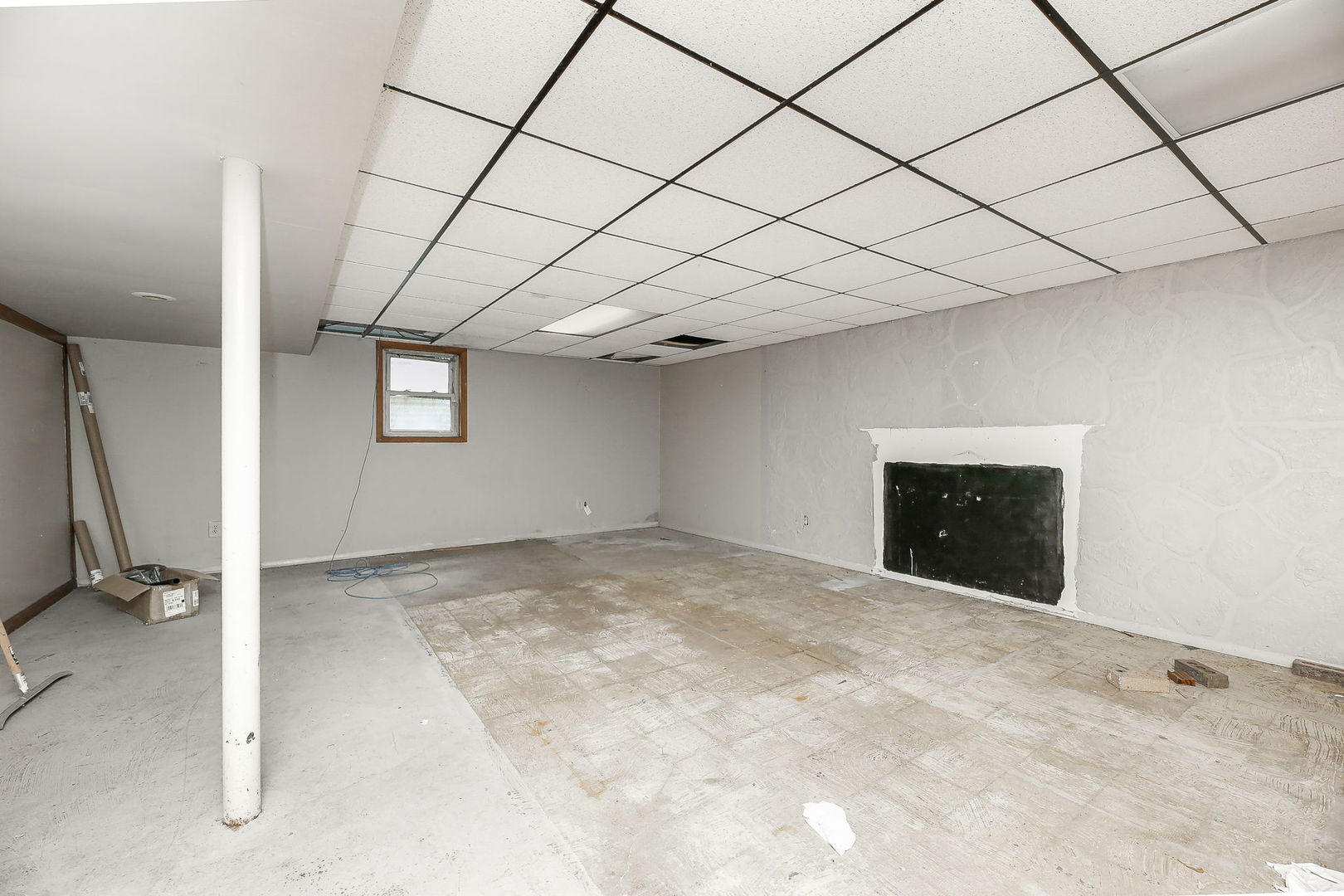 2011 Wagner Road Batavia, IL 60510 - Photo 18 of 29 a view of an empty room with a window