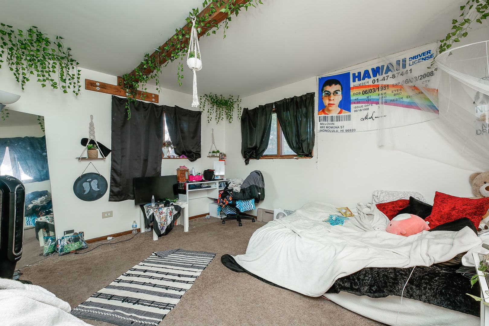 2011 Wagner Road Batavia, IL 60510 - Photo 9 of 29 a bedroom with bed and a flat tv screen