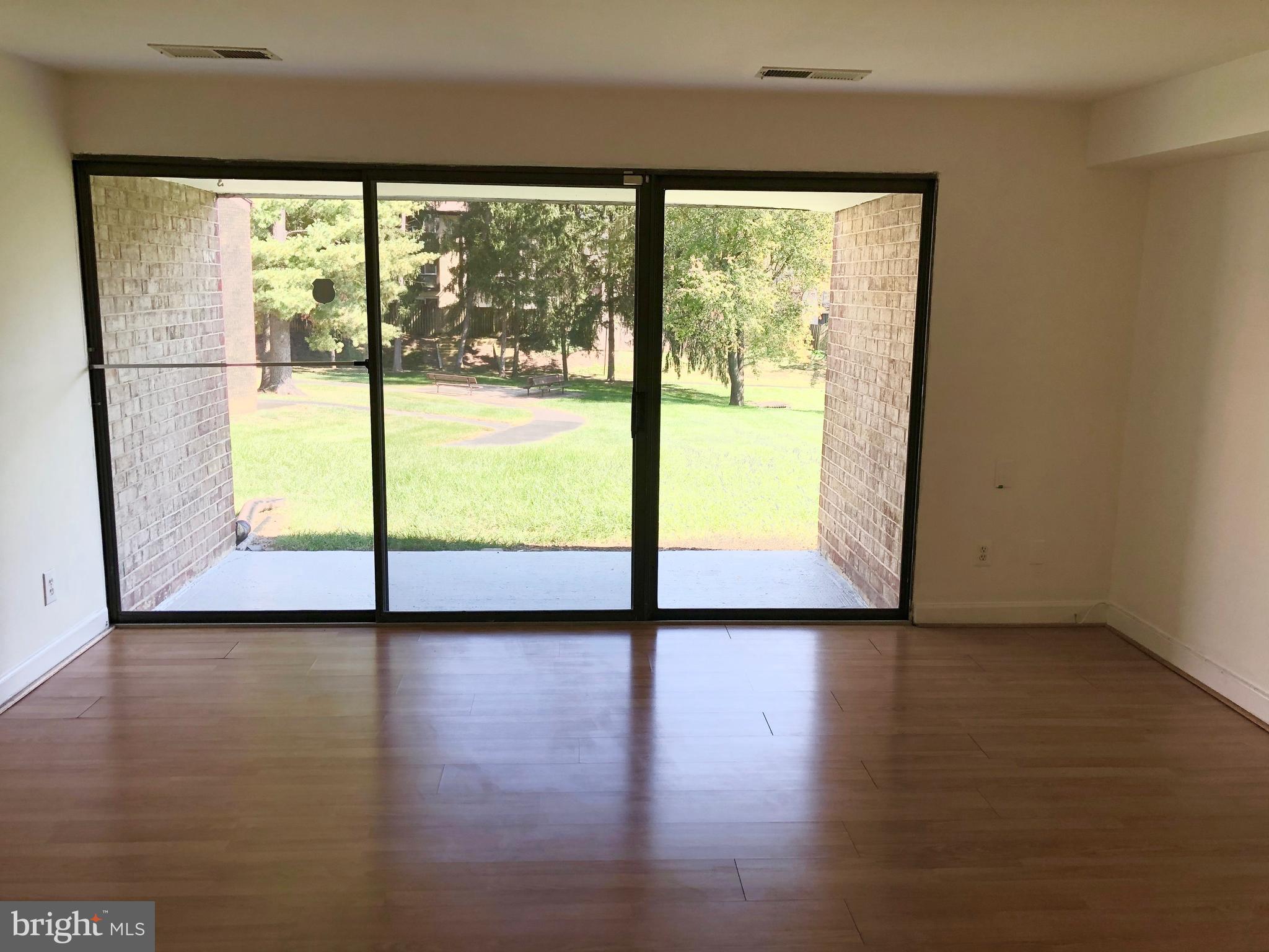 19007 Mills Choice Road, Unit 2 Gaithersburg, MD 20886 - Photo 6 of 27 Large living Room