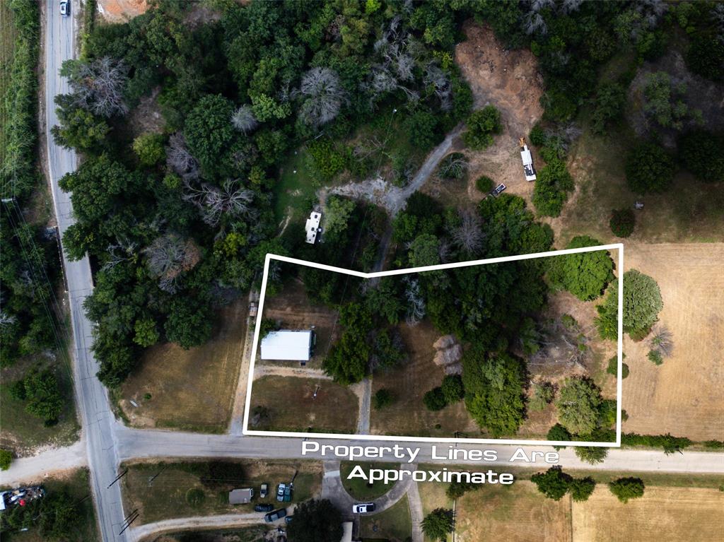 909 Fox Lane Azle, TX 76020 - Photo 3 of 13 a view of a small yard