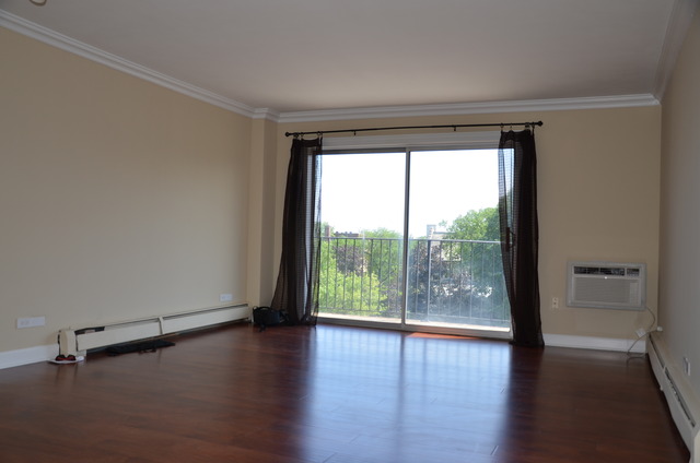 1567 Ridge Avenue, Unit 503 Evanston, IL 60201 - Photo 14 of 17 wooden floor in an empty room with a window
