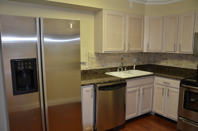 1567 Ridge Avenue, Unit 503 Evanston, IL 60201 - Photo 5 of 17 a kitchen with a sink and cabinets