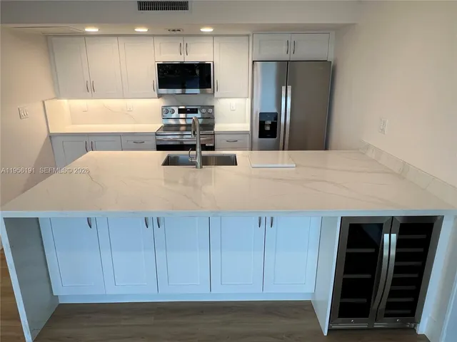 $3,500 | 6484 Miami Lakes Drive, Miami Lakes, FL 33014