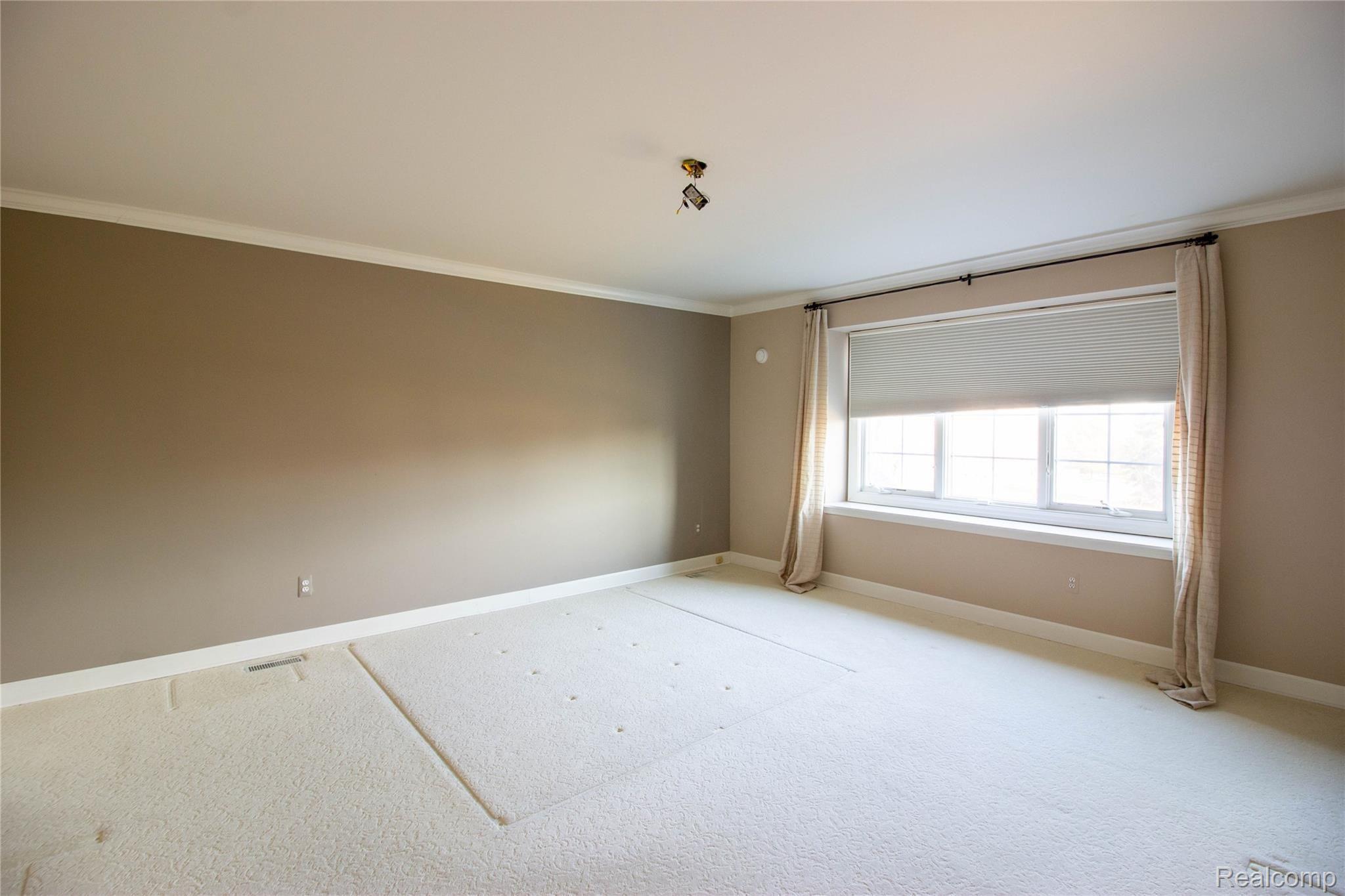 1067 Grandview Drive Rochester, MI 48306 - Photo 9 of 26 _MG_9167-HDR.jpg