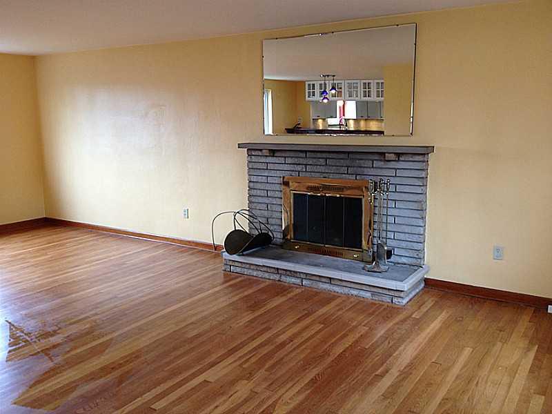 417 Decatur Avenue Forest Hills, PA 15221 - Photo 4 of 18 Living Room.