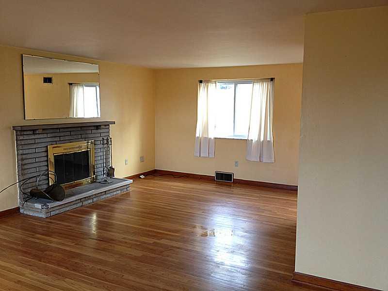 417 Decatur Avenue Forest Hills, PA 15221 - Photo 5 of 18 Living Room.