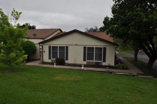 $104,900 | 3214 West Carthage Drive, Unit 2, Freeport, IL 61032