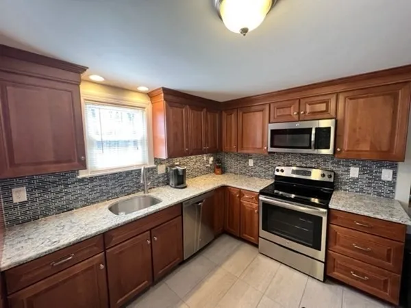 $3,700 | 375 Elm Street, Braintree, MA 02184