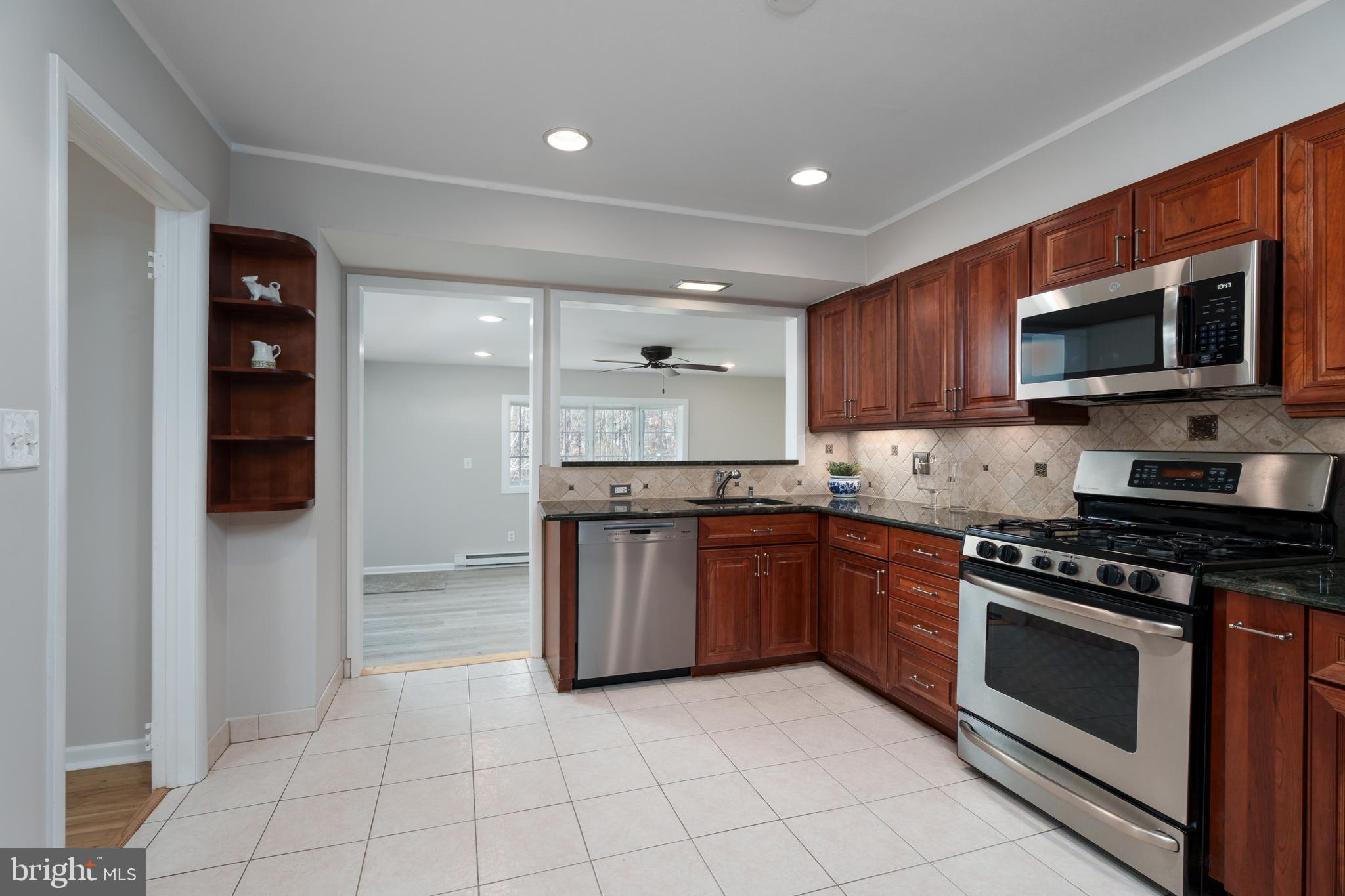 174 Hickory Corner Road Hightstown, NJ 08520 - Photo 12 of 34