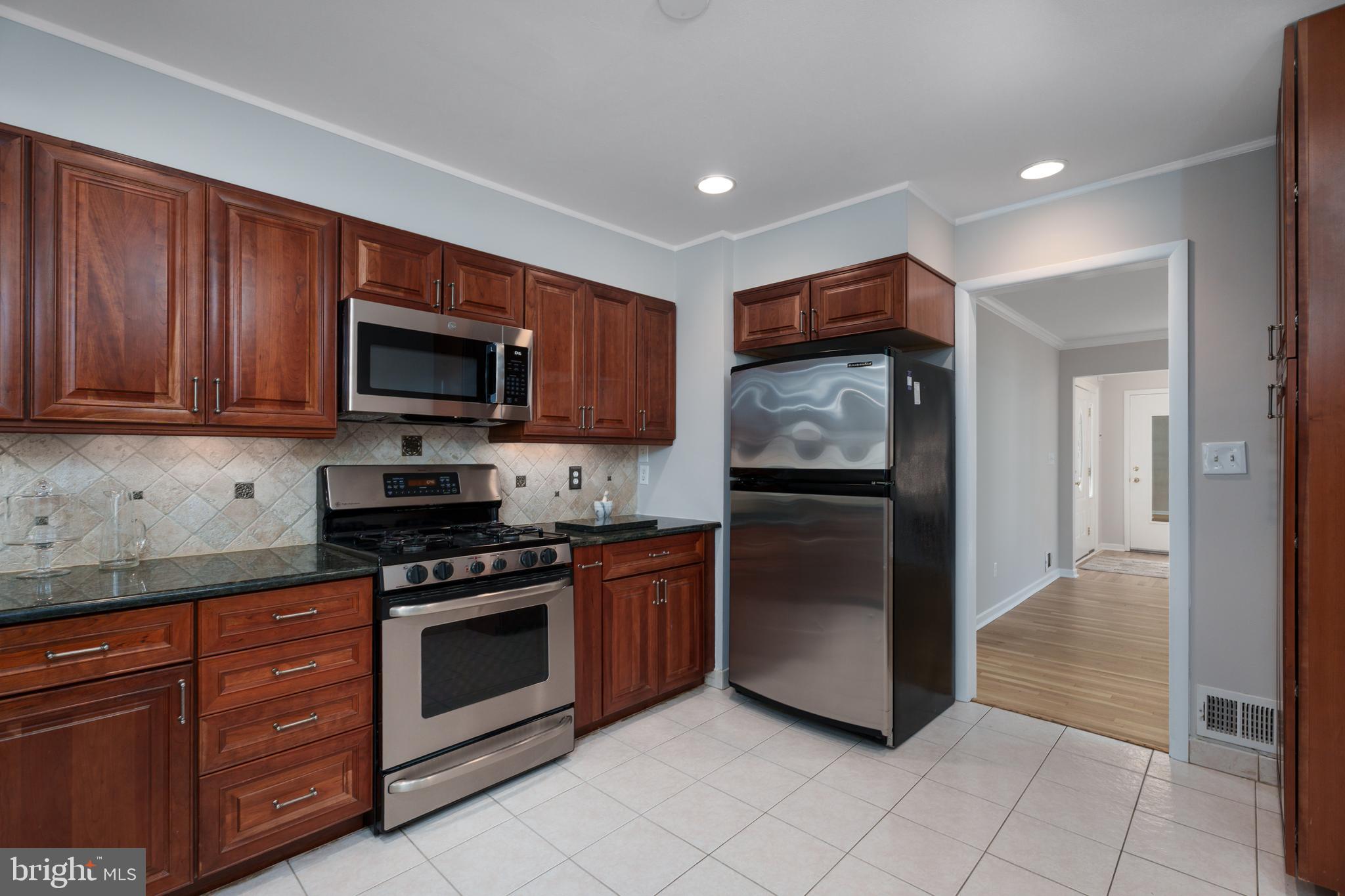 174 Hickory Corner Road Hightstown, NJ 08520 - Photo 13 of 34