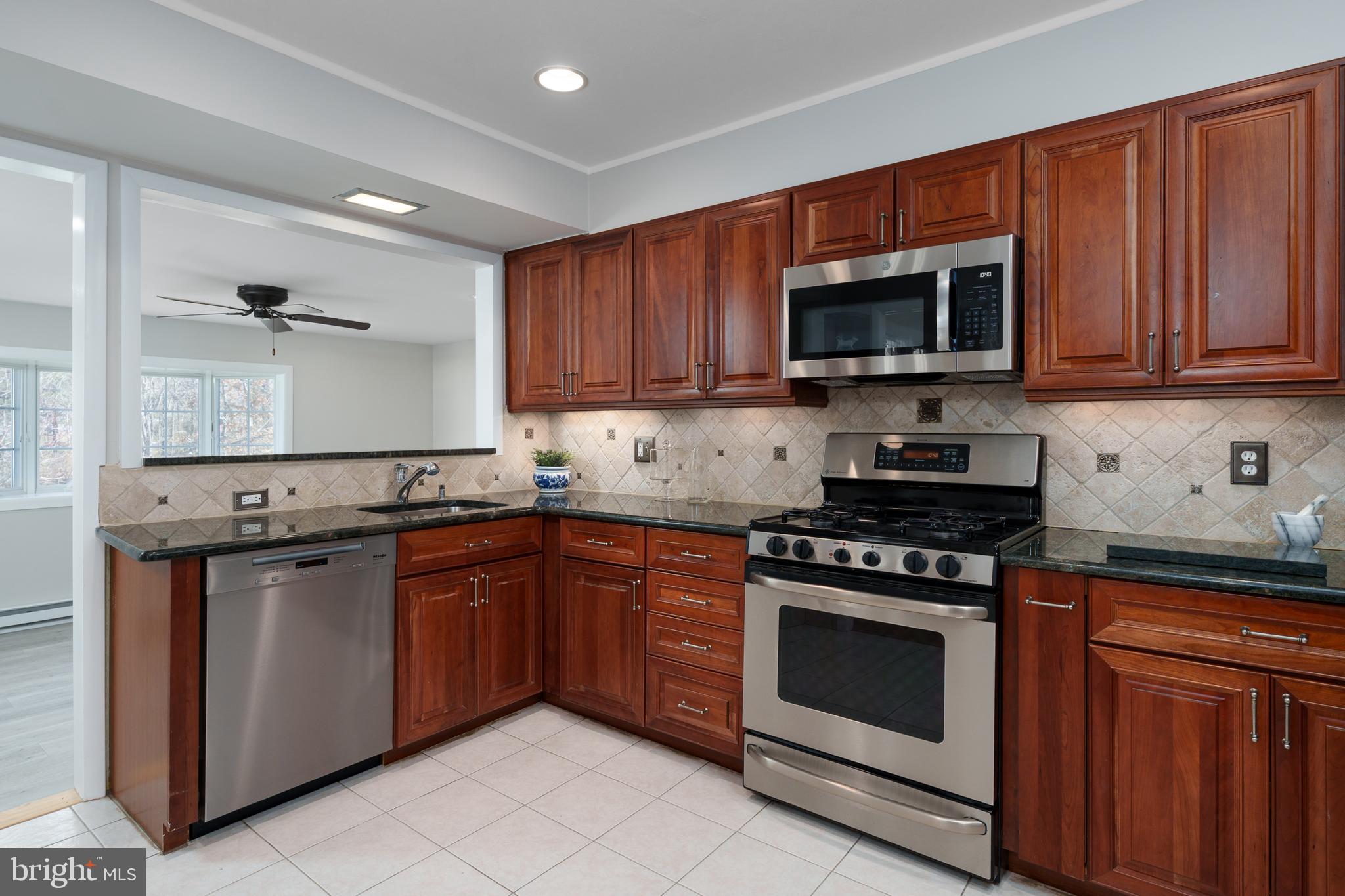 174 Hickory Corner Road Hightstown, NJ 08520 - Photo 14 of 34