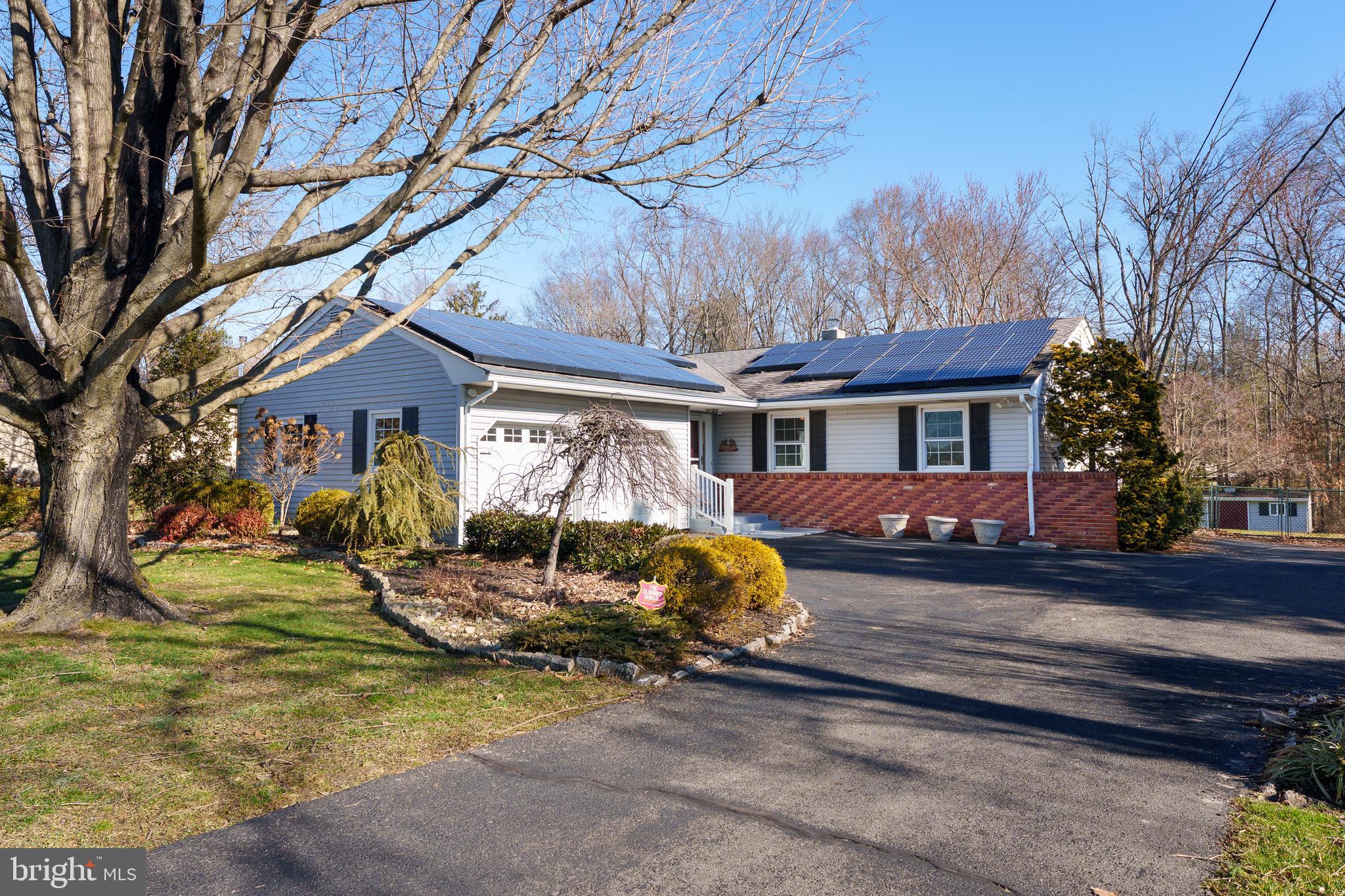 174 Hickory Corner Road Hightstown, NJ 08520 - Photo 2 of 34