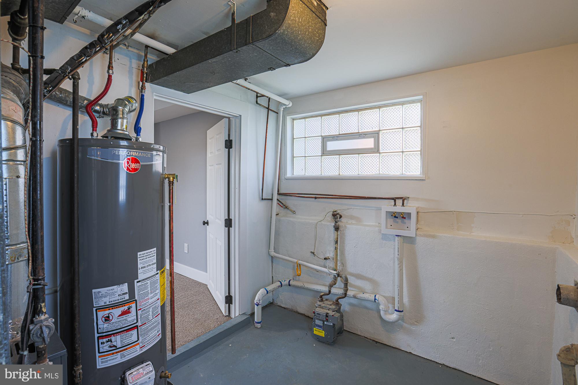 3715 Washington Avenue Baltimore, MD 21244 - Photo 30 of 57 a room with gym equipment