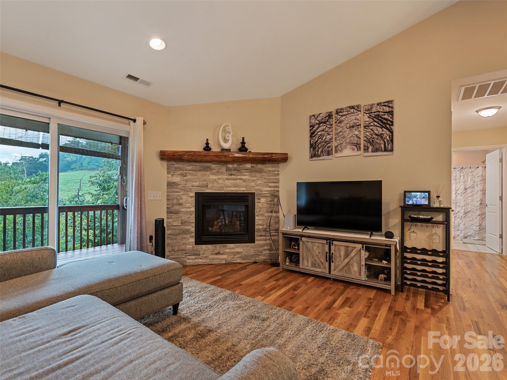 404 Loop Road Clyde, NC 28721 - Photo 4 of 48 Gallery Image 4