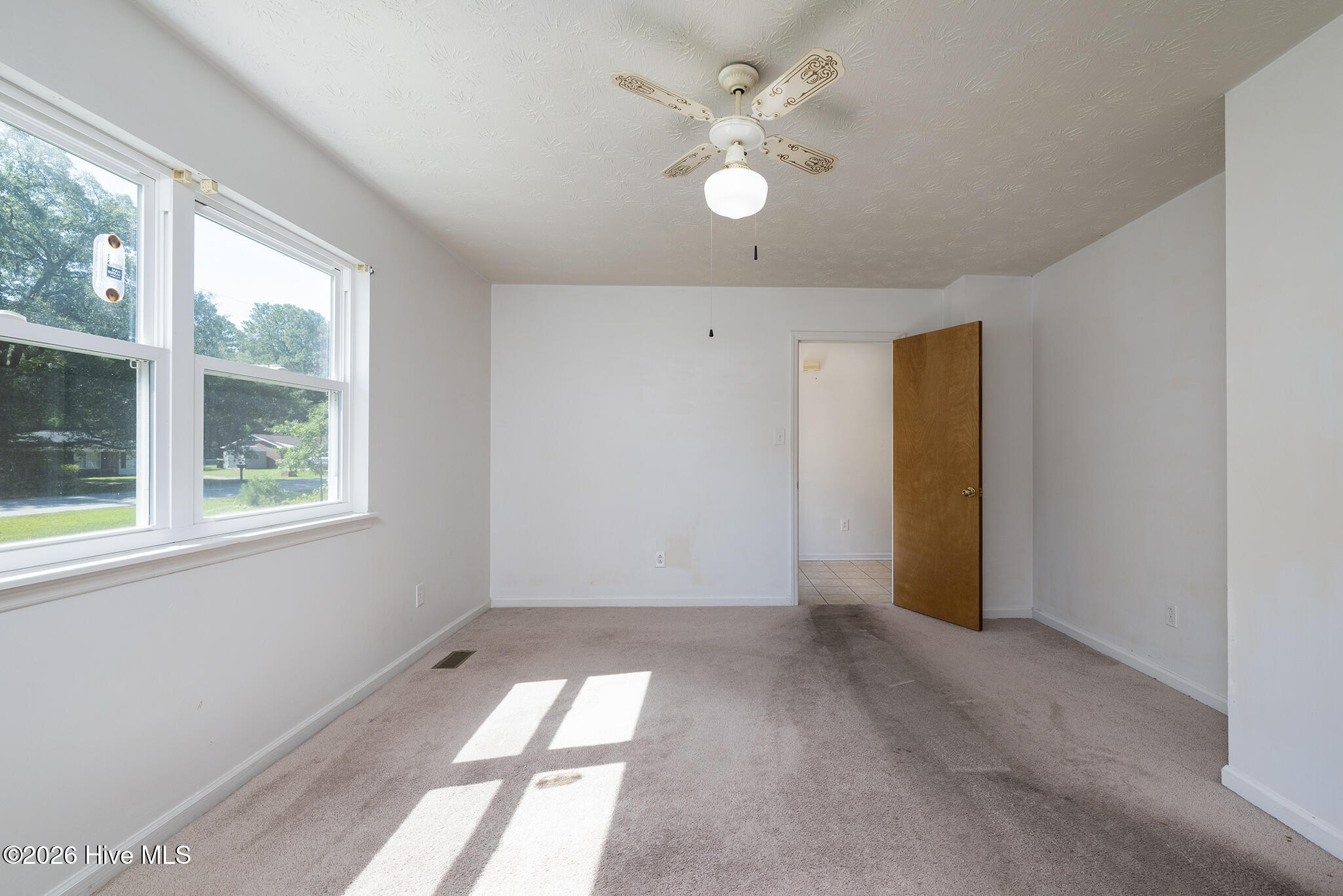 2013 Ridge Road New Bern, NC 28560 - Photo 19 of 42 Primary Bedroom