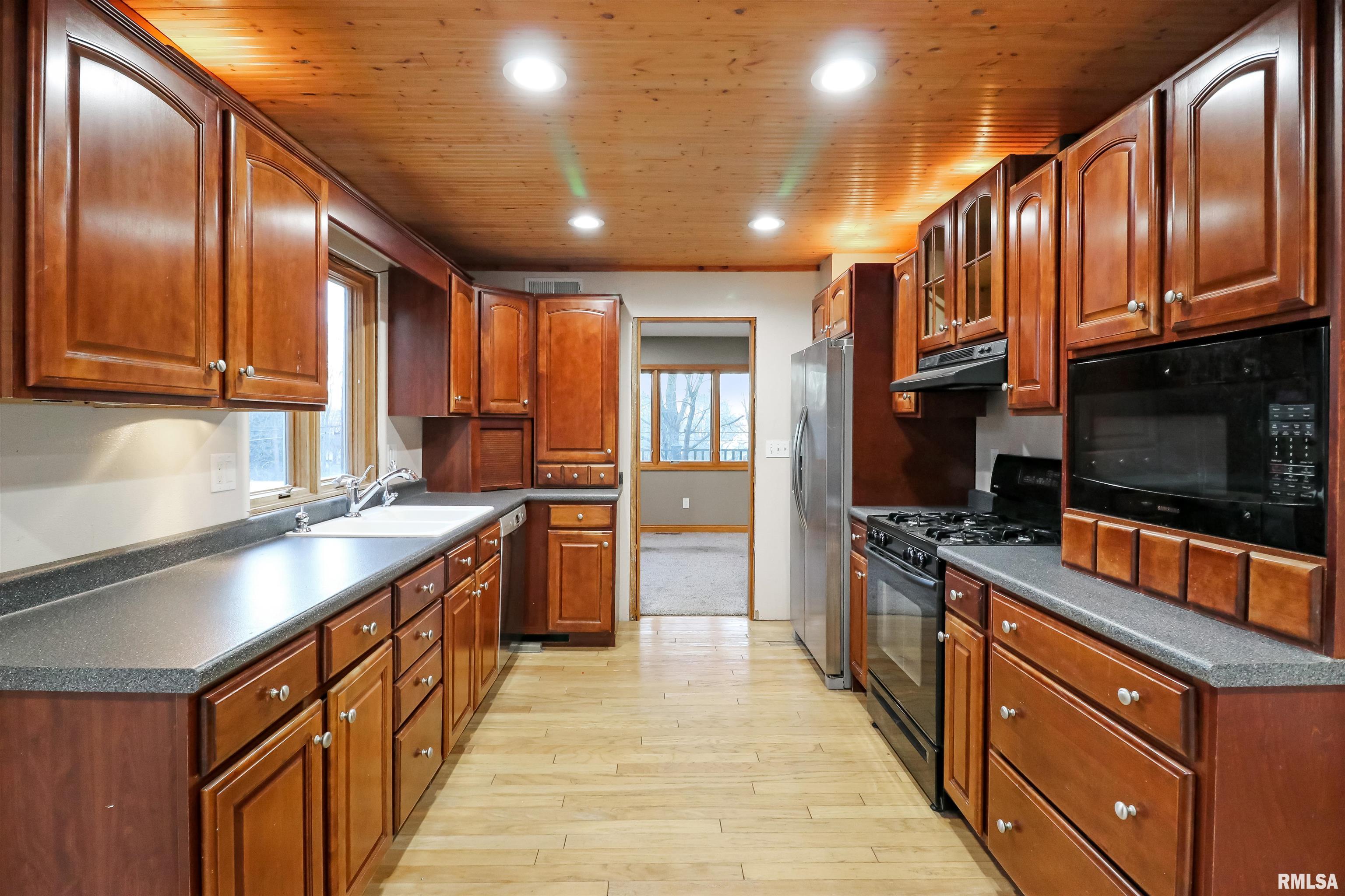 7905 North Galena Road Peoria, IL 61614 - Photo 12 of 34