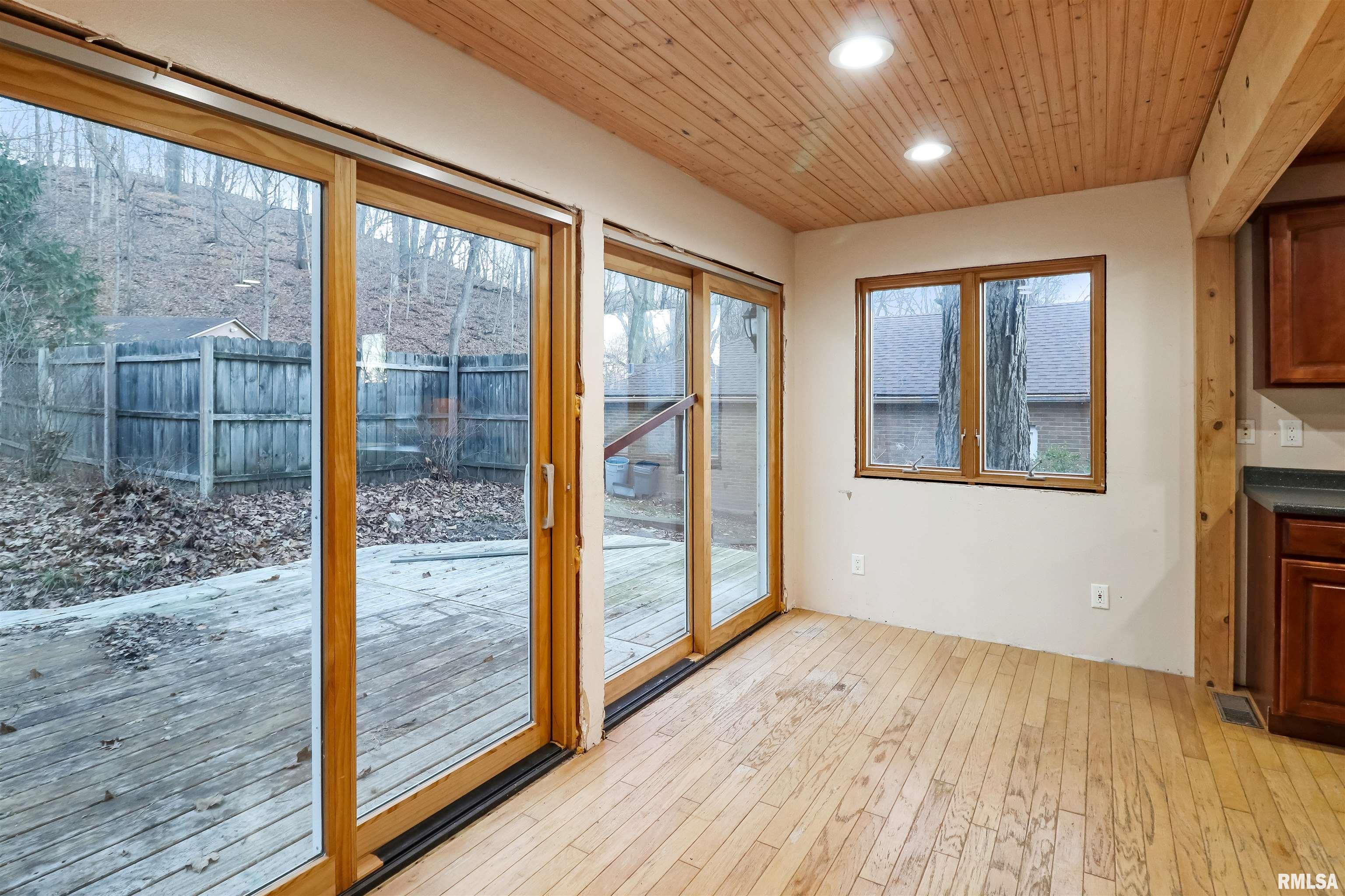 7905 North Galena Road Peoria, IL 61614 - Photo 15 of 34