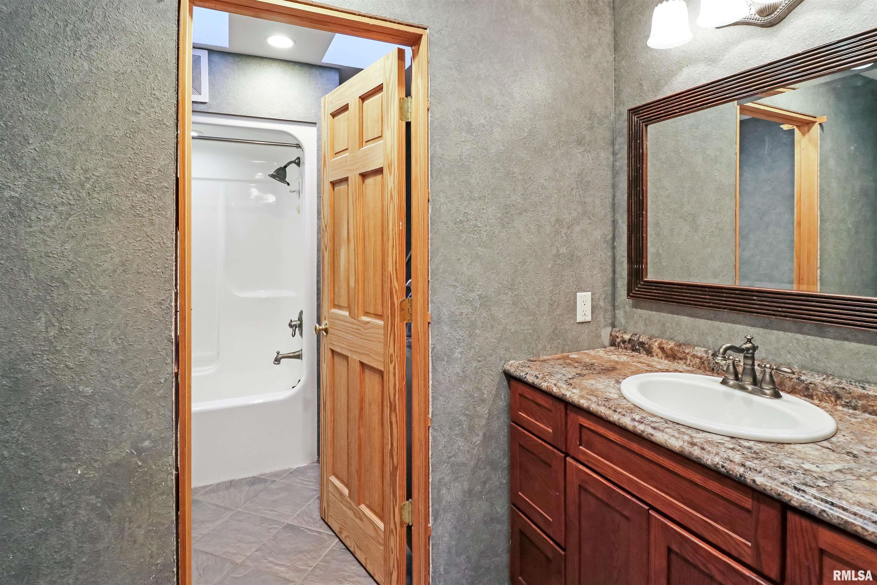 7905 North Galena Road Peoria, IL 61614 - Photo 24 of 34